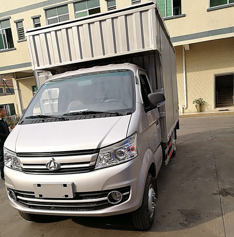 小四轮汽车尾板